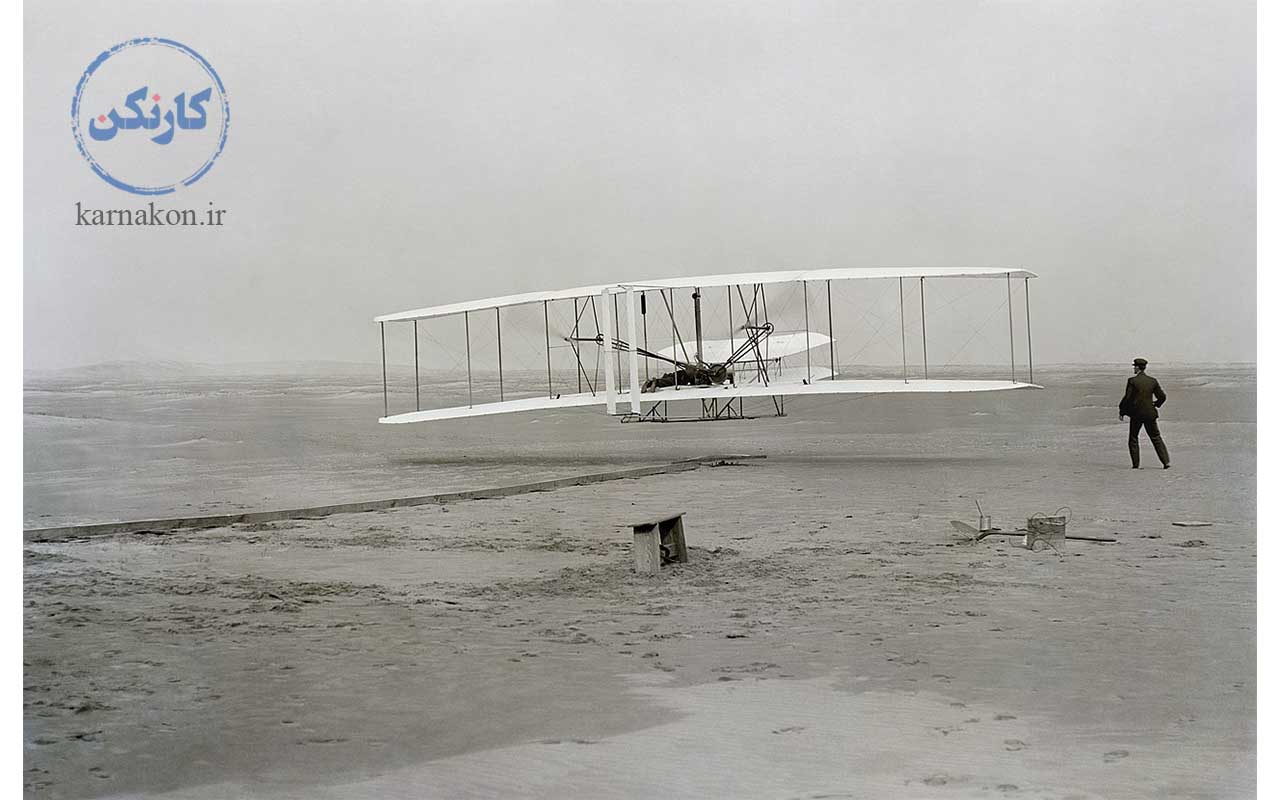 تصویر مخترع هواپیما در حال آزمایش پرنده رایت 1