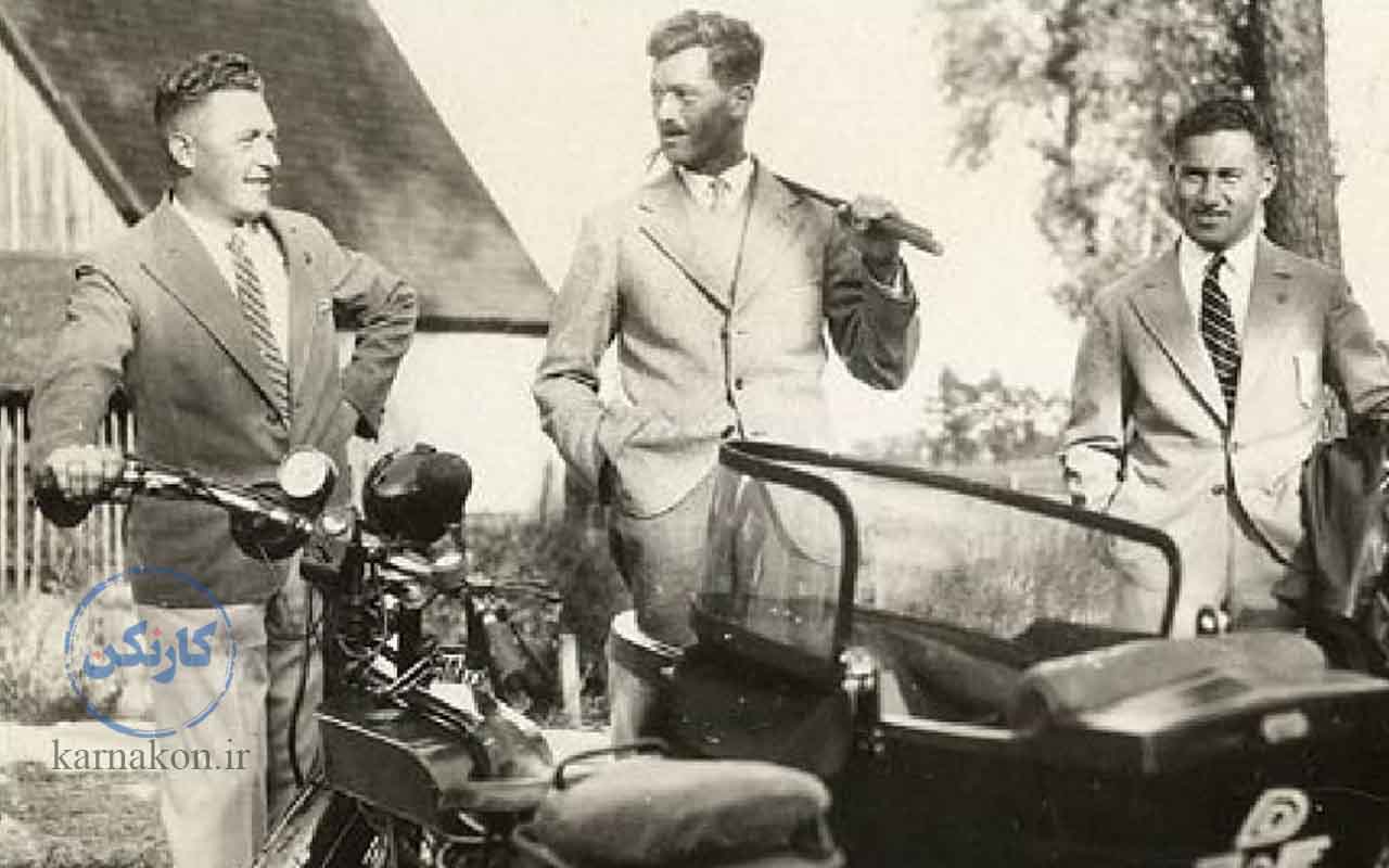 آدولف داسلر، موسس شرکت آدیداس (راست) به همراه پدر و برادرش رودلف بنیانگذار شرکت پوما(چپ)