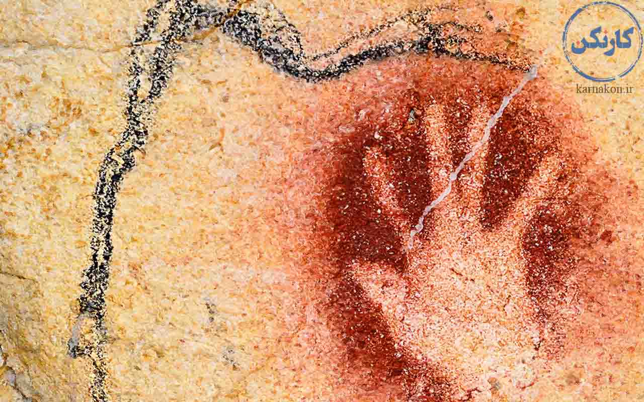 اثر دست چاپ شده بر دیوار غار توسط انسان‌های اولیه