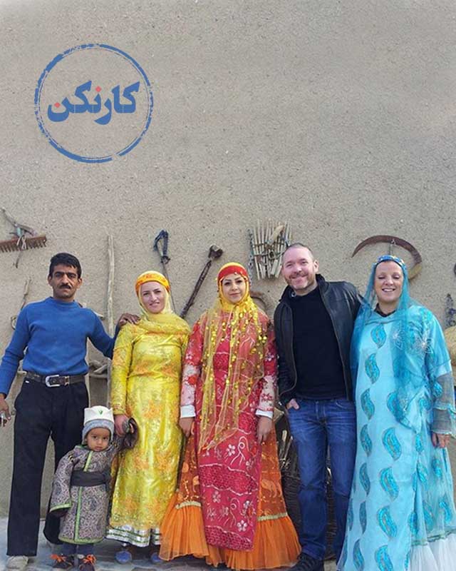 عباس به همراه خانواده وگردشگران خارجی
