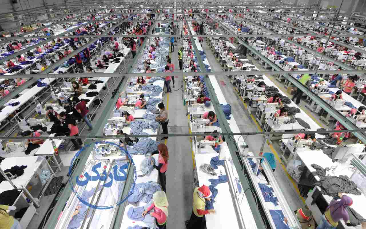 تولید انبوه لباس یا  mass production
apparel mass production
