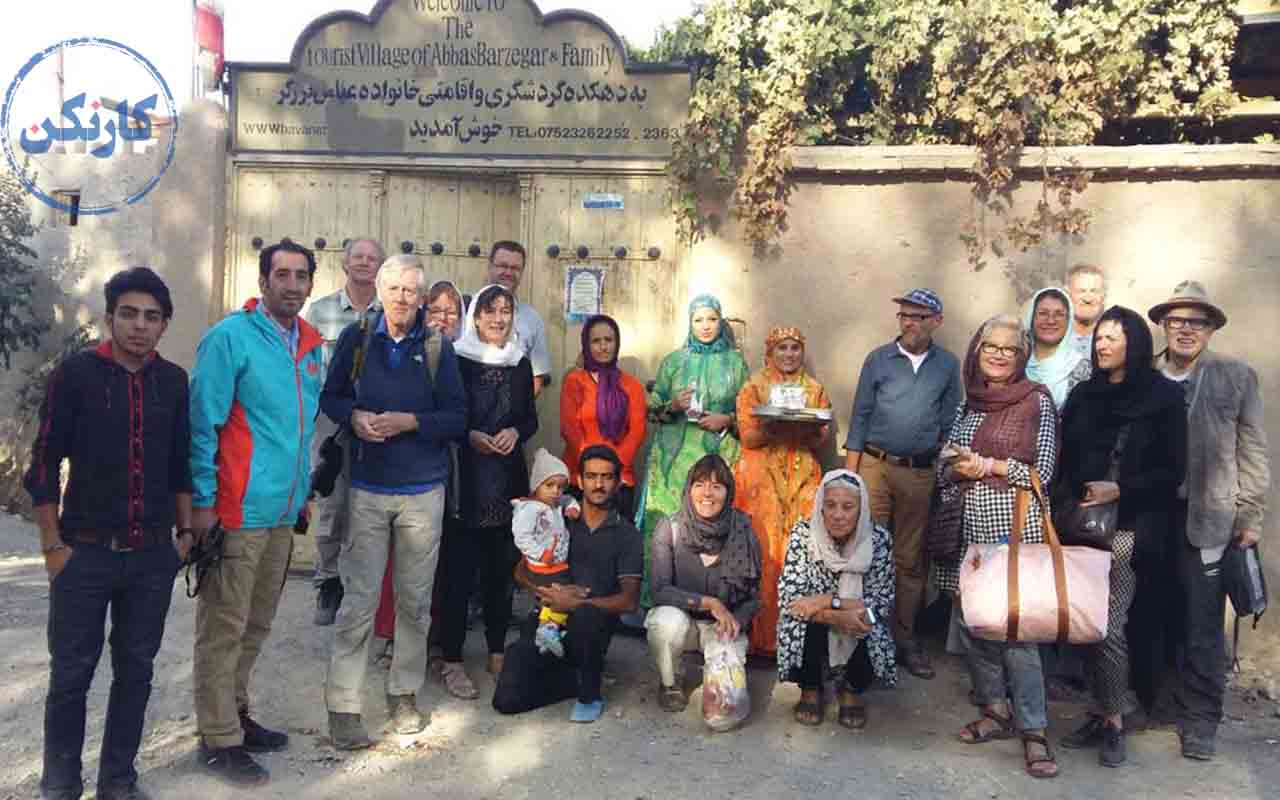 سر در دهکده گردشگری برزگر به همراه گردشگران خارجی