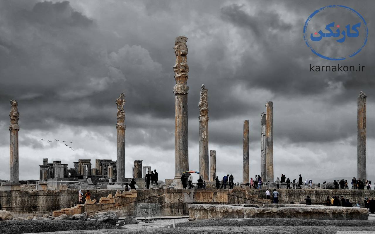 تخت جمشید از آثار تاریخی کشور ایران که حفظ و احیای این بنا بسیار اهمیت دارد.